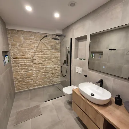 Stone Tonka Villa Pula