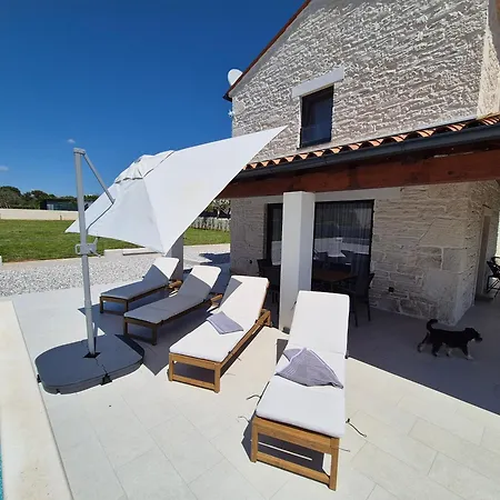 Stone Tonka Villa Pula