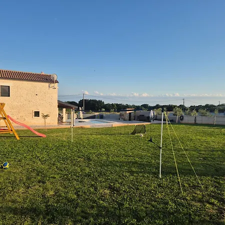 Stone Tonka Villa Pula