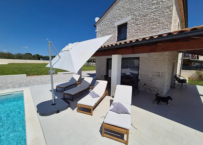 Stone Tonka Villa Pula