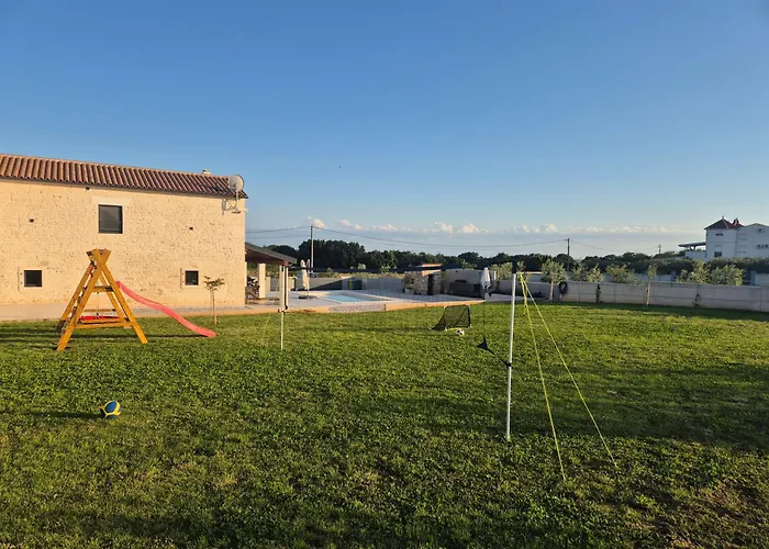 Stone Tonka Villa Pula